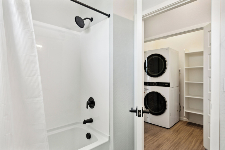 Bathroom 3, Sparkling Modern Home with Pool BBQ, Maricopa