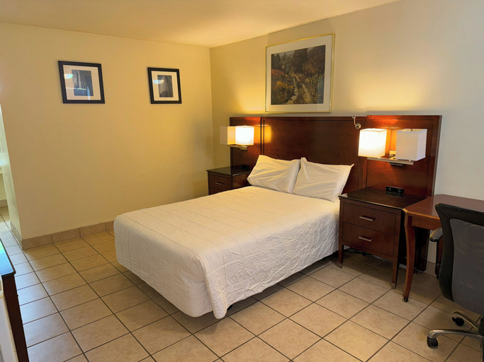 Bedroom 3, Big Chile Inn & Suites, Dona Ana