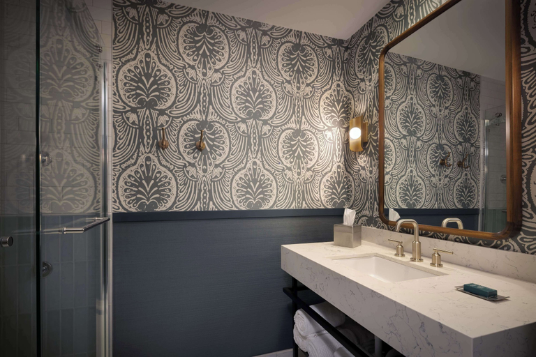 Bathroom 4, DoubleTree Suites by Hilton Hotel Lexington, Fayette