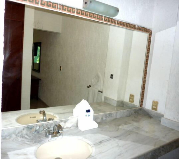 Bathroom 3, Hotel Bajo el Volcan, Cuernavaca