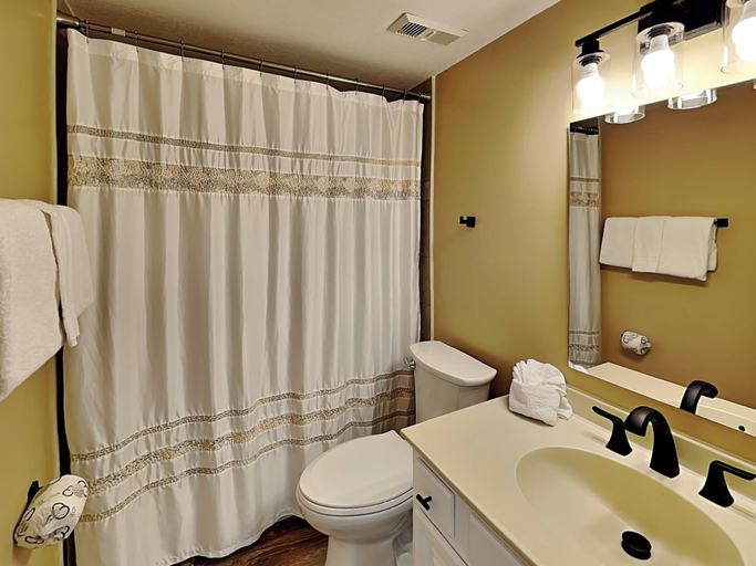 Bathroom 4, Emerald Towers II by Southern Vacation Rentals, Okaloosa
