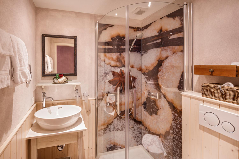 Bathroom 10