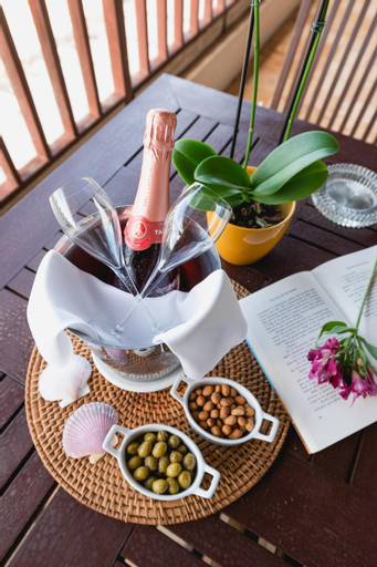 Food & Drinks 9
