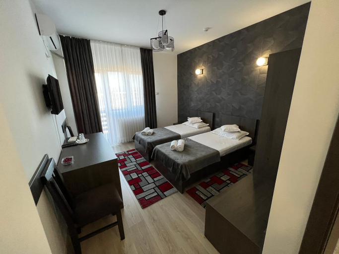 Others 4, Hotel Infinit, Targu Jiu