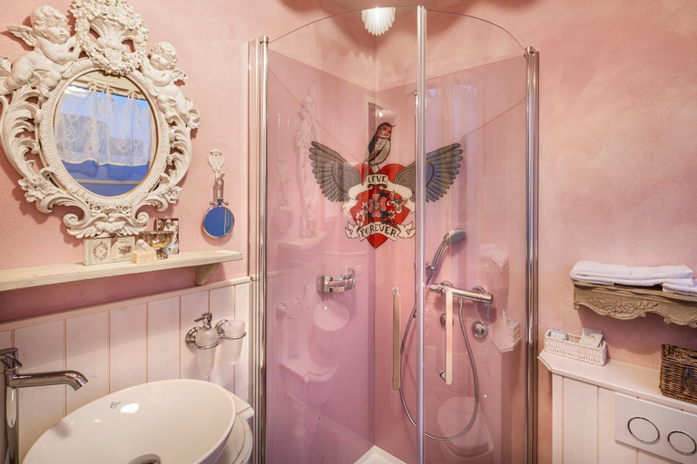 Bathroom 17