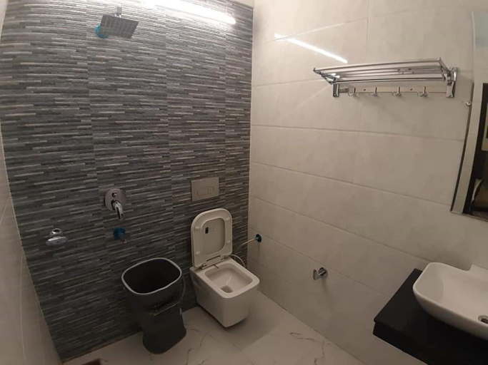 Bathroom 4, Hotel Atithi Ludhiana, Ludhiana