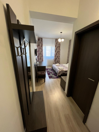 Others 5, Hotel Infinit, Targu Jiu
