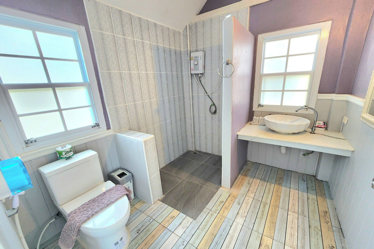 Bathroom 4