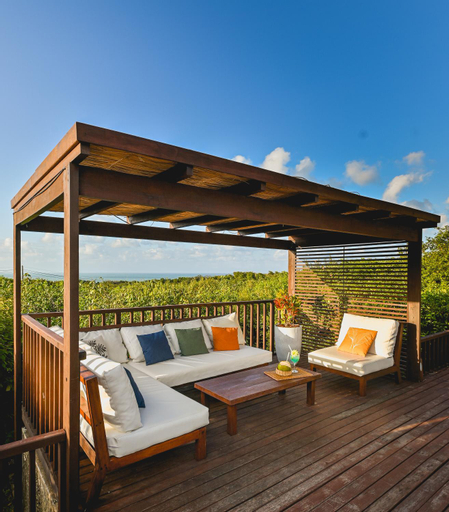 Exterior & Views 21