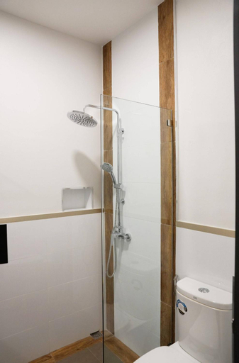 Bathroom 15