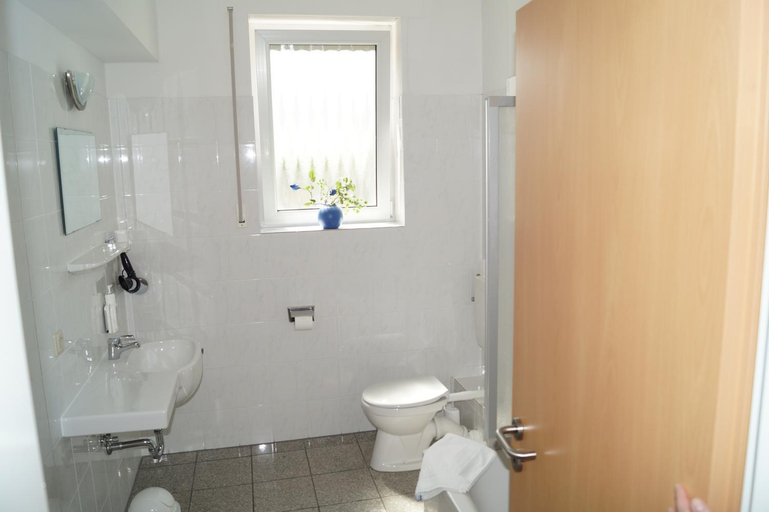 Bathroom 2, Hotel Reuterhof, Darmstadt