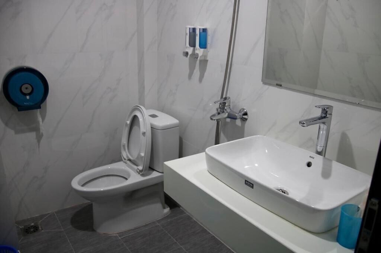 Bathroom, Minh Quan Hotel HN- by Bay Luxury, Từ Liêm