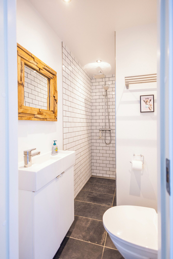 Bathroom 3, Central Lyngby Apartments, Lyngby-Taarbæk