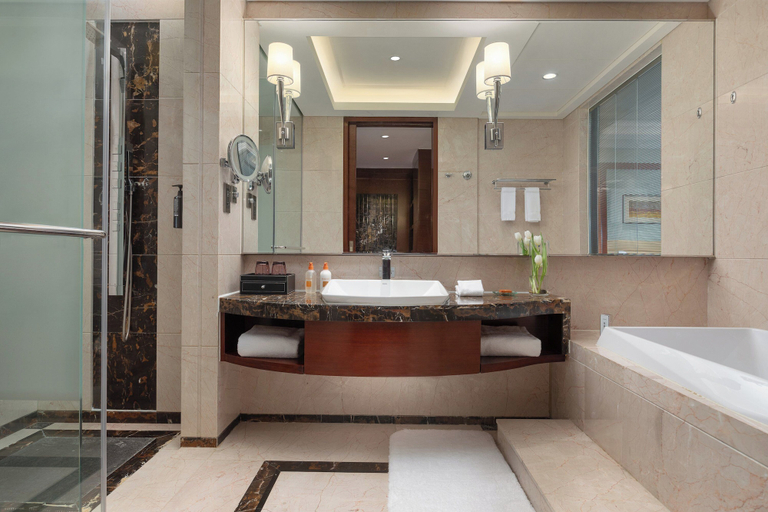 Bathroom 3, Crowne Plaza TIANJIN BINHAI CENTER, Tianjin