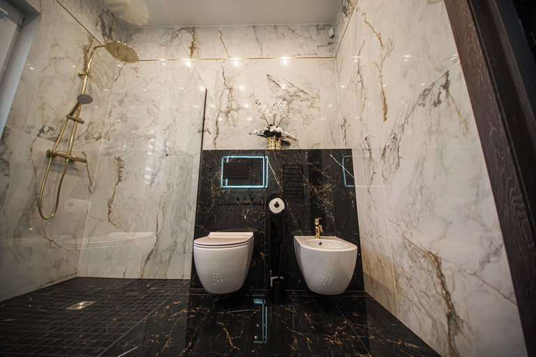 Bathroom 4, Kintų Perlas, Šilutės