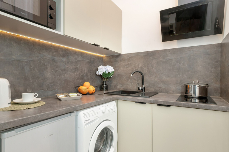 Others 4, Bright Studio With Balkony by Renters, Gdańsk City