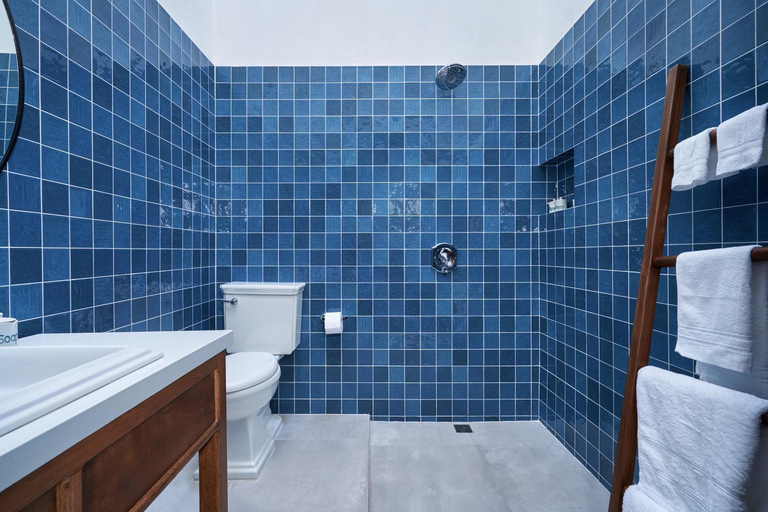 Bathroom 2, San Rafael, San Zenón