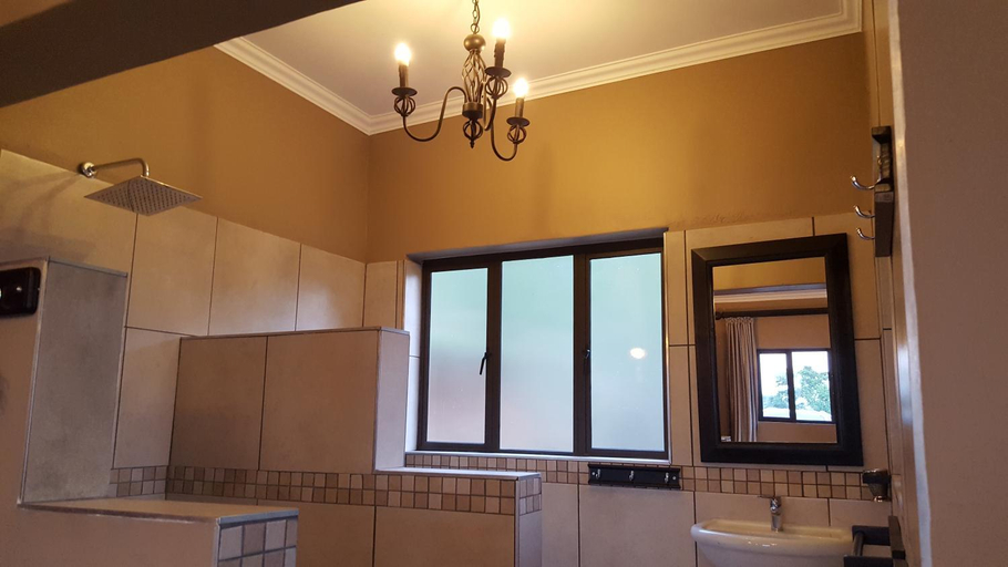 Bathroom 5, Wide Horizons Mountain Retreat, Ntondozi
