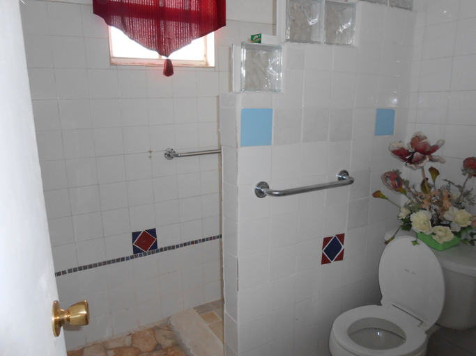 Bathroom 3, JO J'S Hostel