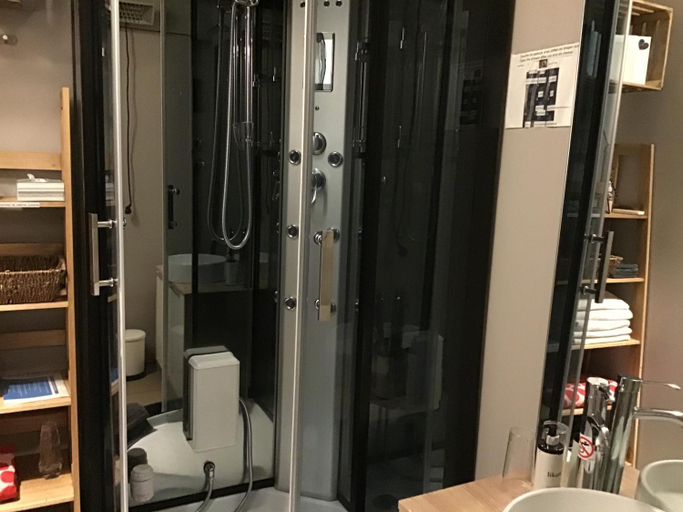 Bathroom 1, Studio Gardenroom Guesthouse De Steenberg met wellness & tuinzicht, Antwerpen