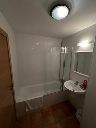 Bathroom, Hostal Centre Del Montsec, Lleida