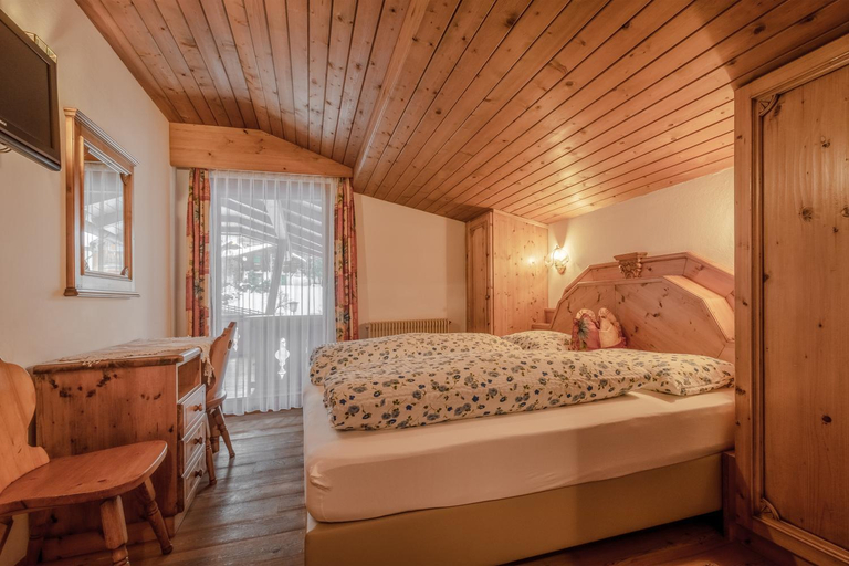 Bedroom, Garni Cristallo, Bolzano