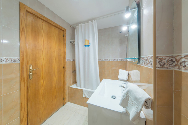 Bathroom 4, Apartamentos Isla del Sol, Baleares