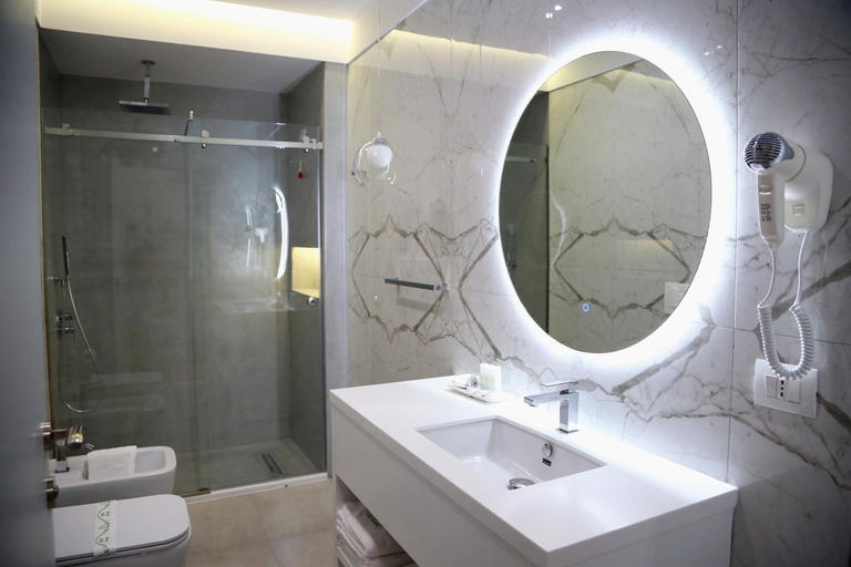 Bathroom 2, Hotel One, Vlorës
