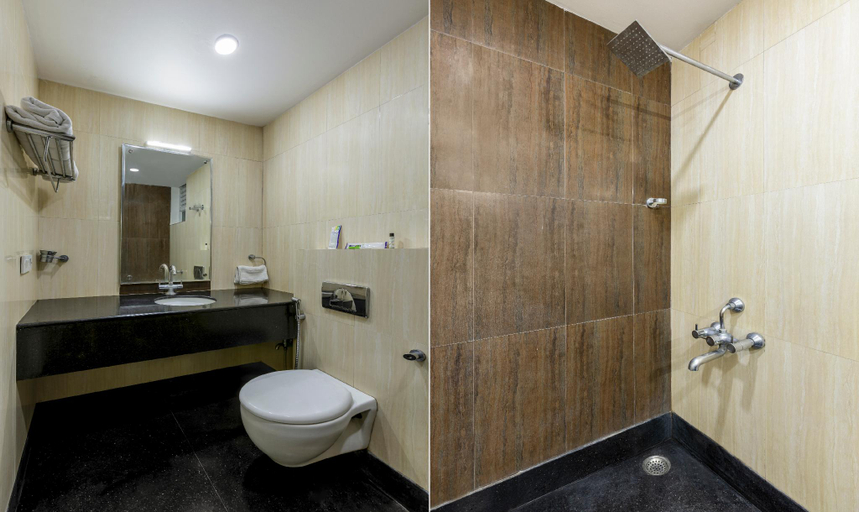 Bathroom 4, Treebo Hiland Suites, Bangalore