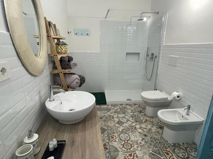 Bathroom 2, Torremana, Oristano