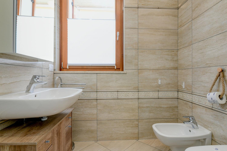 Others 2, Rosa del Lago Apartment, Verona