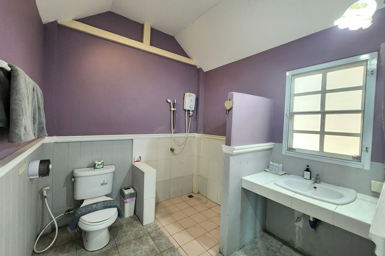 Bathroom 18