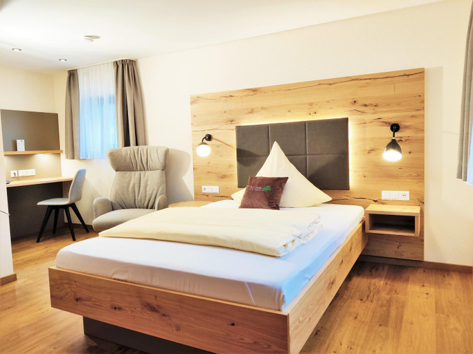 Bedroom 3, Hotel Restaurant Zur Linde, Alb-Donau-Kreis