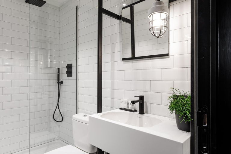 Bathroom 4, Upstairs Hotel, West-Vlaanderen