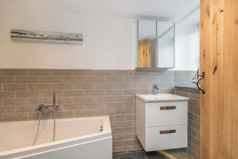 Bathroom 3, Awel y Môr - 3 Bedroom Cottage - Whitesands, Pembrokeshire