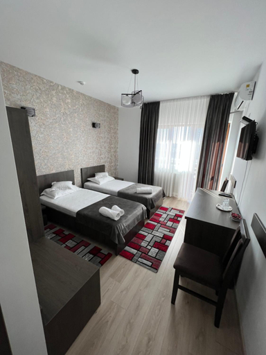 Others 3, Hotel Infinit, Targu Jiu