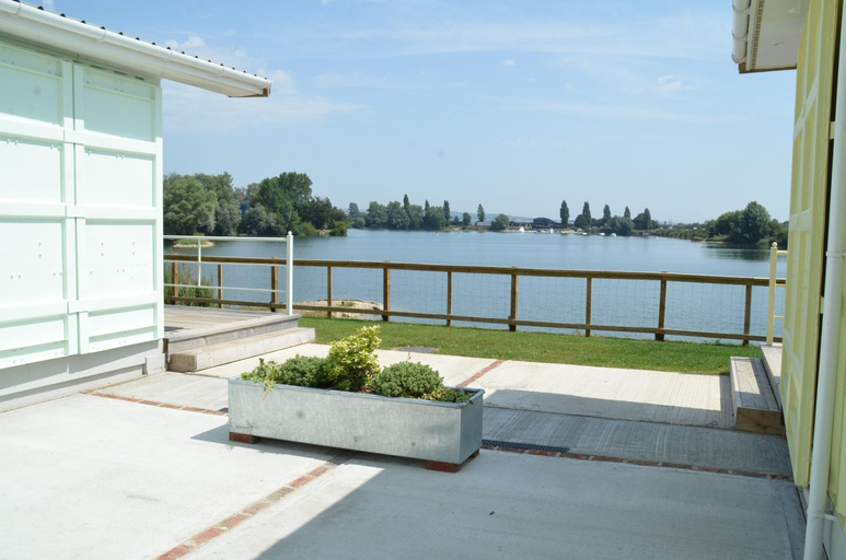 Others 4, Premium Lake Lodges, West Sussex