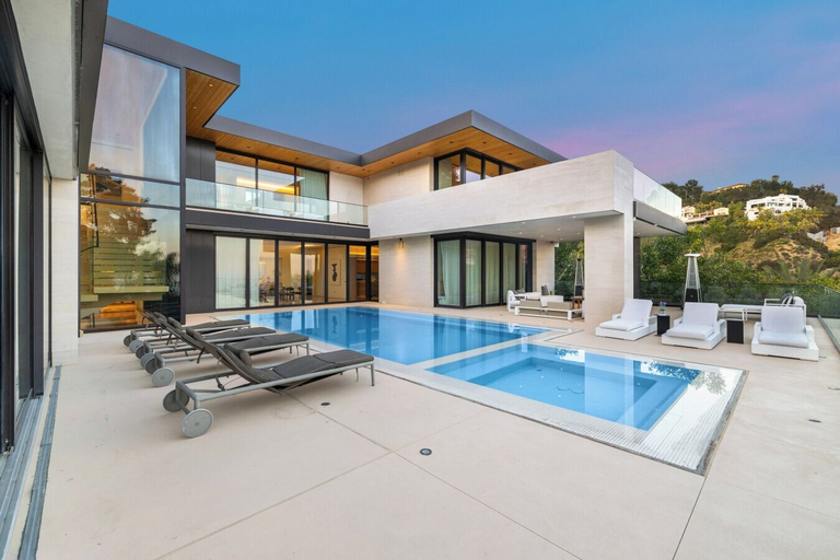 Sport & Beauty 5, Swallow Sanctuary, Los Angeles