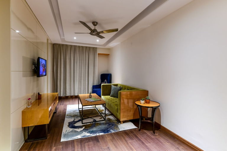 Others 2, Hotel Express 11, Hoshangabad