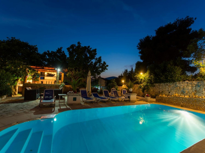 Sport & Beauty 4, Villa Stil, Okrug