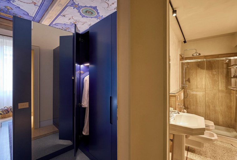 Bathroom 5, Gironda, Ravenna