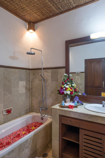 Bathroom 13