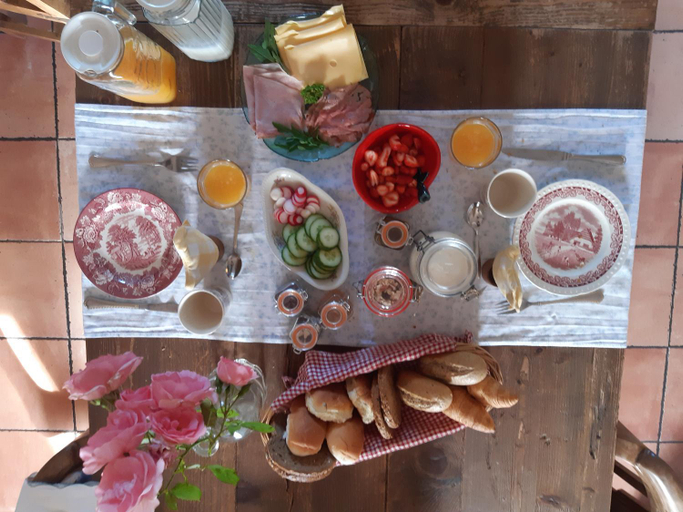 Food & Drinks