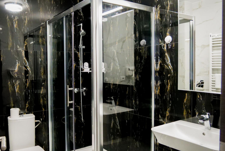 Others 2, Hotel Infinit, Targu Jiu
