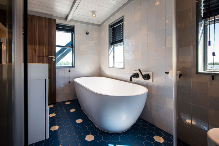 Bathroom 4, Numa Amsterdam The Crane, Amsterdam