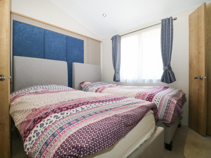 Bedroom 2, The Goodwood Lodge, West Sussex