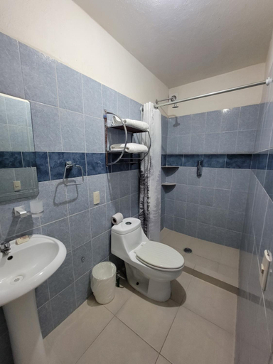 Bathroom 3, Hotel Paraiso Inn, Zapotitlán