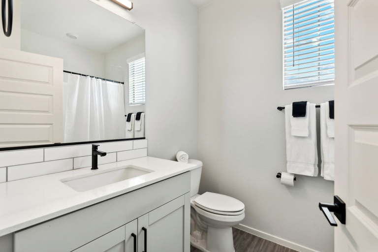 Bathroom 3, Breezy Modern House with Pool BBQ, Pinal