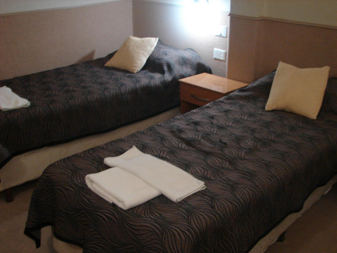Bedroom 3, Cheltum Hotel, Rawson