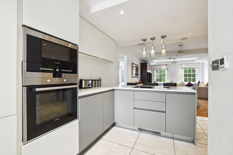 Others 5, Buckingham Palace by Aeria Apartments, London